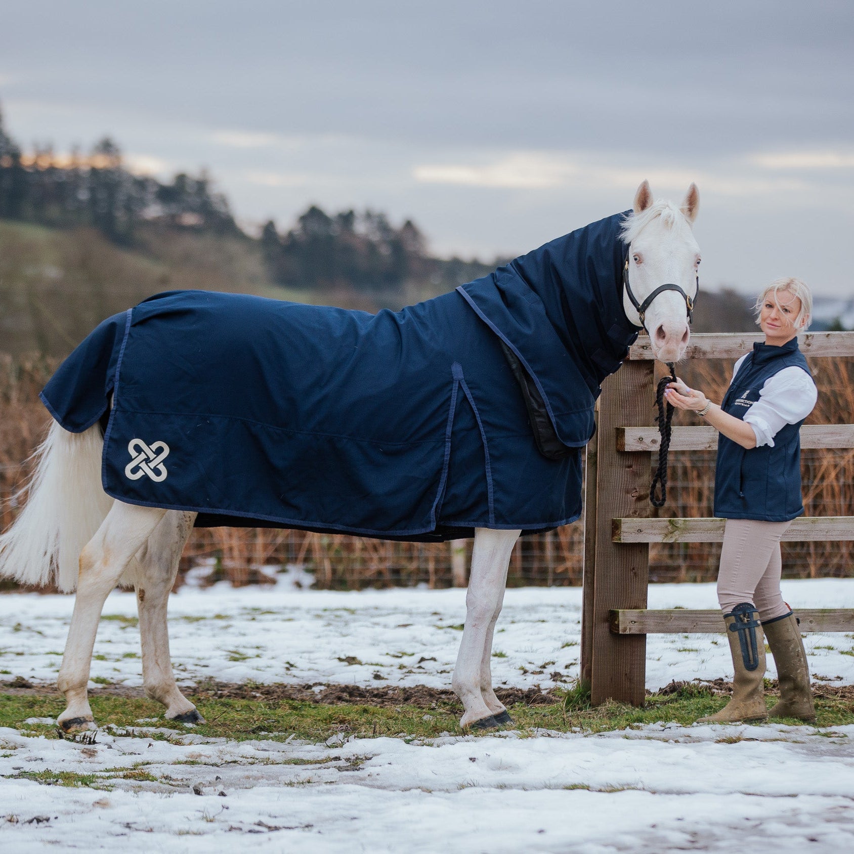 Waterproof breathable durable 200g turn out rug with detachable neck 